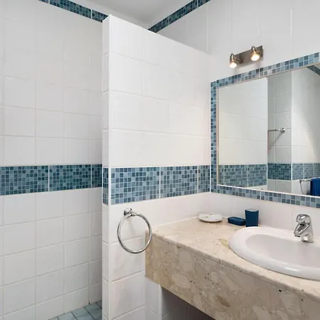 Playa Flamingo 62 公寓 *